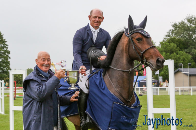 Read more about the article Robert Bevis wins Speedi-Beet HOYS Grade C Qualifier at Royal Bath & West Show