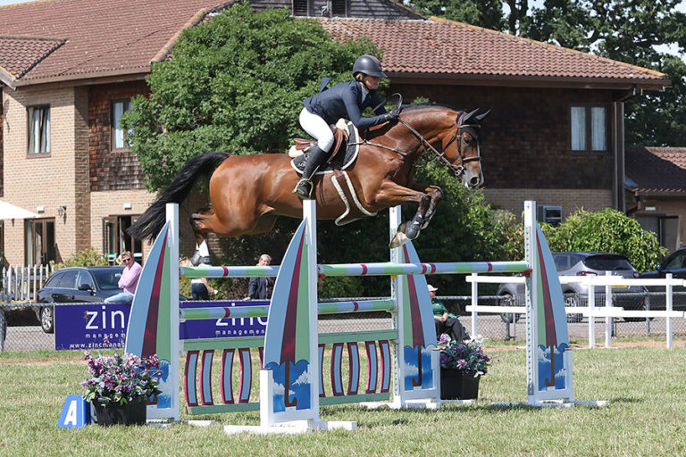 Read more about the article Nicole Pavitt steals HOYS Grade C Qualifier