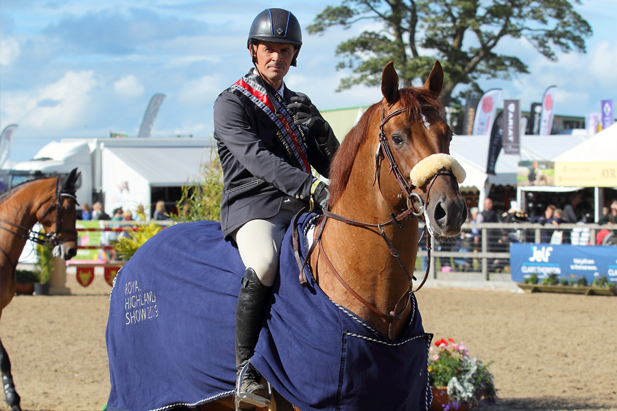 You are currently viewing Paul Barker wins HOYS Grade C Qualifier at Bramham