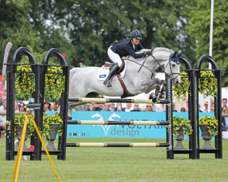 Read more about the article Pippa Funnell clinches the British Horse Feeds Speedi-Beet HOYS Grade C Qualifier at Bramham Horse Trials