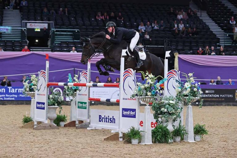 Read more about the article JAMES WHITAKER WINS AT HOYS IN THE BRITISH HORSE FEEDS SPEEDI-BEET GRADE C CHAMPIONSHIP